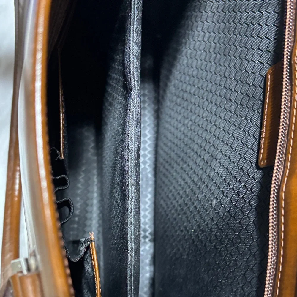 Franklin Covey leather bag with multiple compartments and padding. NWOT